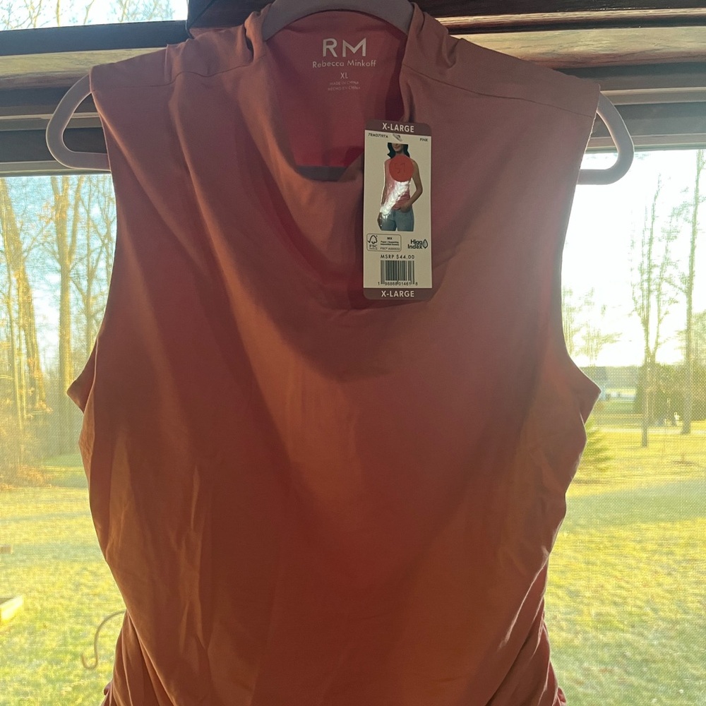 Sleeveless Scoop Neck Women's Tank Top - Rust
Ruching on sides